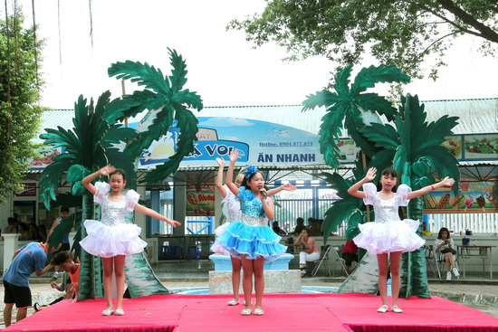 Nhiều chương trình hấp dẫn vui chơi dịp Tết Dương lịch ảnh 1